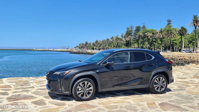 Lexus UX 250h Sport - 2