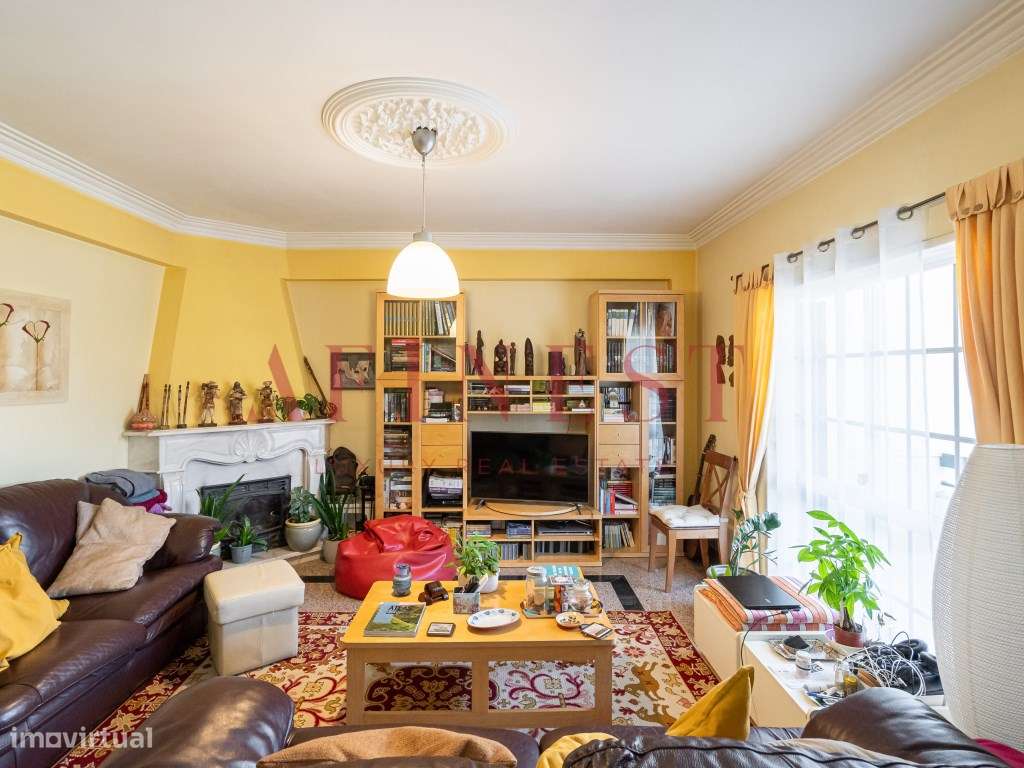 MORADIA T5 + 1 BEM LOCALIZADA EM MEM MARTINS - SINTRA - Grande imagem: 5/41