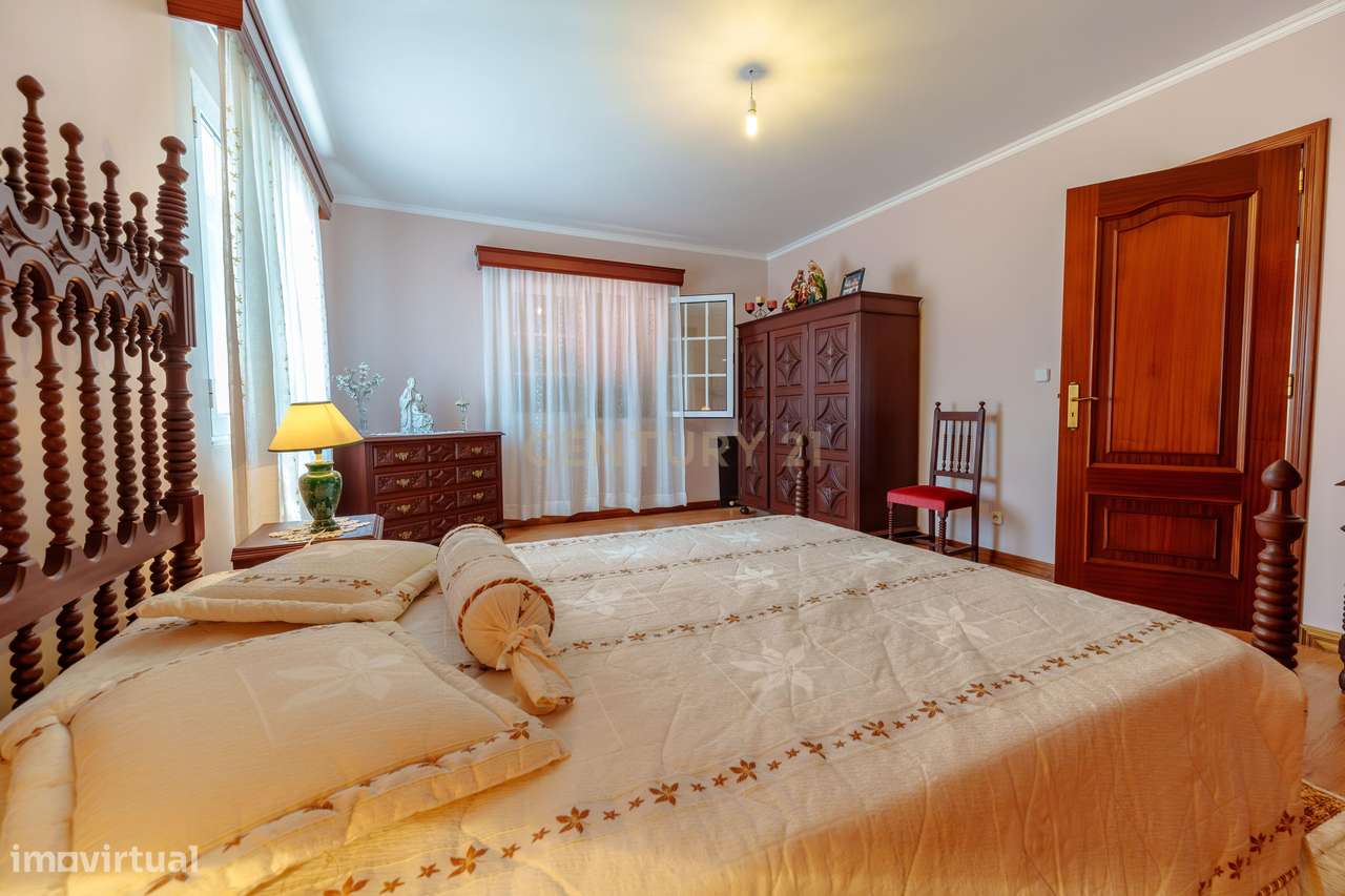 Moradia T4 com 2.971 m² de Terreno e Vista Panorâmica-35