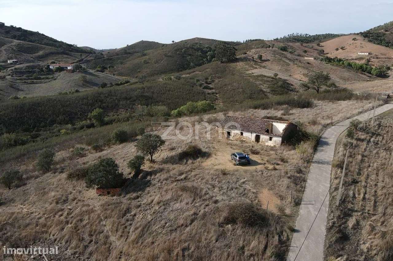 Ruína para recuperar em Corte Peral, S.M. da Serra c/ 136m2 - Grande imagem: 1/27