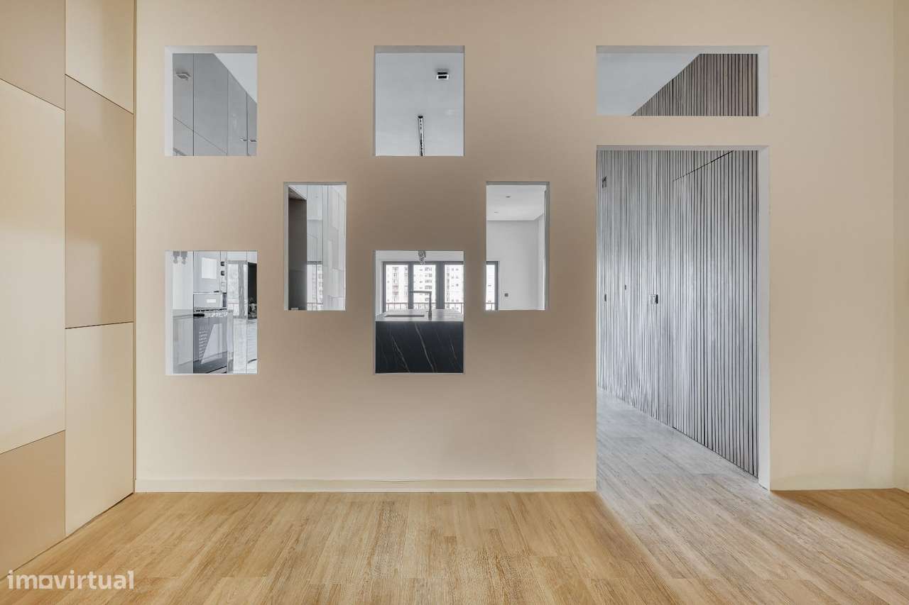 Apartamento T1+1 totalmente renovado em Monte Abraão - Grande imagem: 2/22