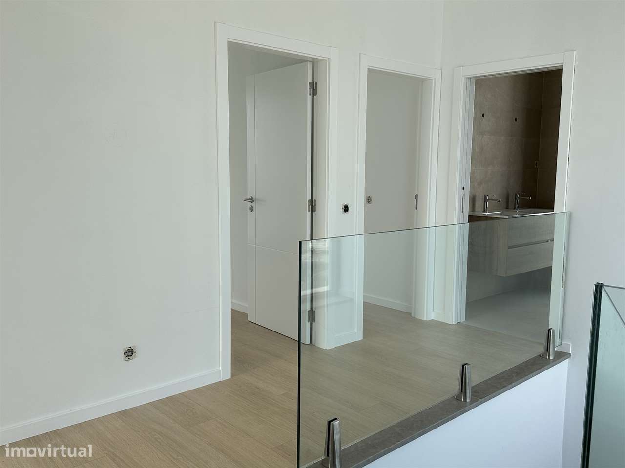 Moradia Unifamiliar de Luxo com Piscina e Jardim-21