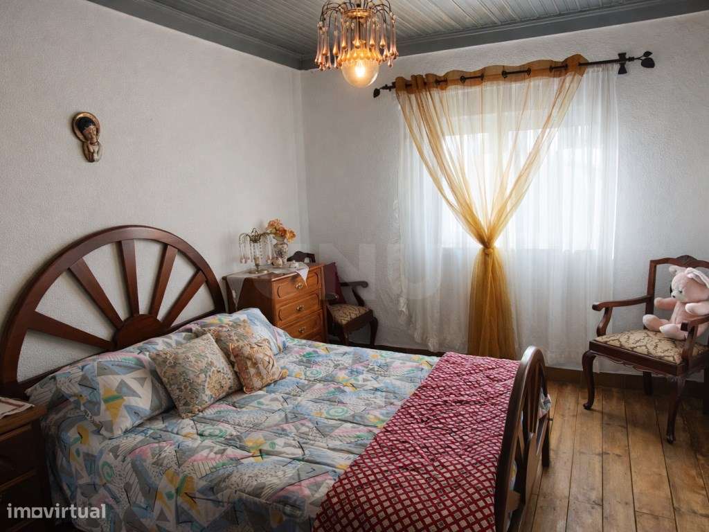 À primeira vista é uma casa como tantas outras. Na prática, é muito...-12