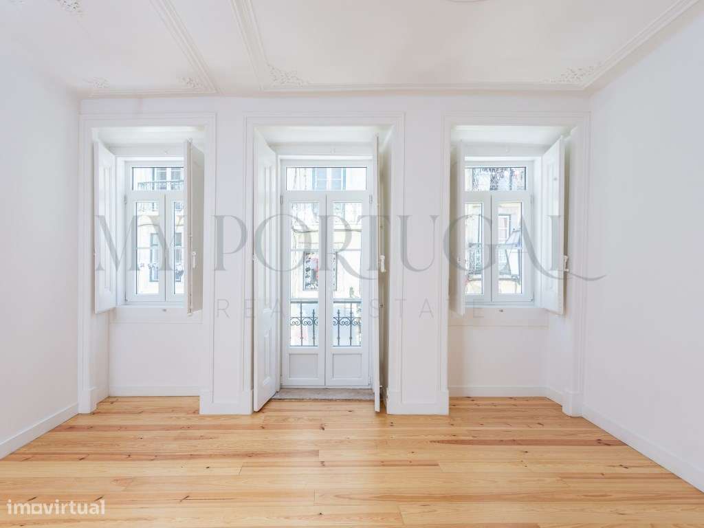 Conforto Urbano num T1 totalmente remodelado com varanda no coração...-24