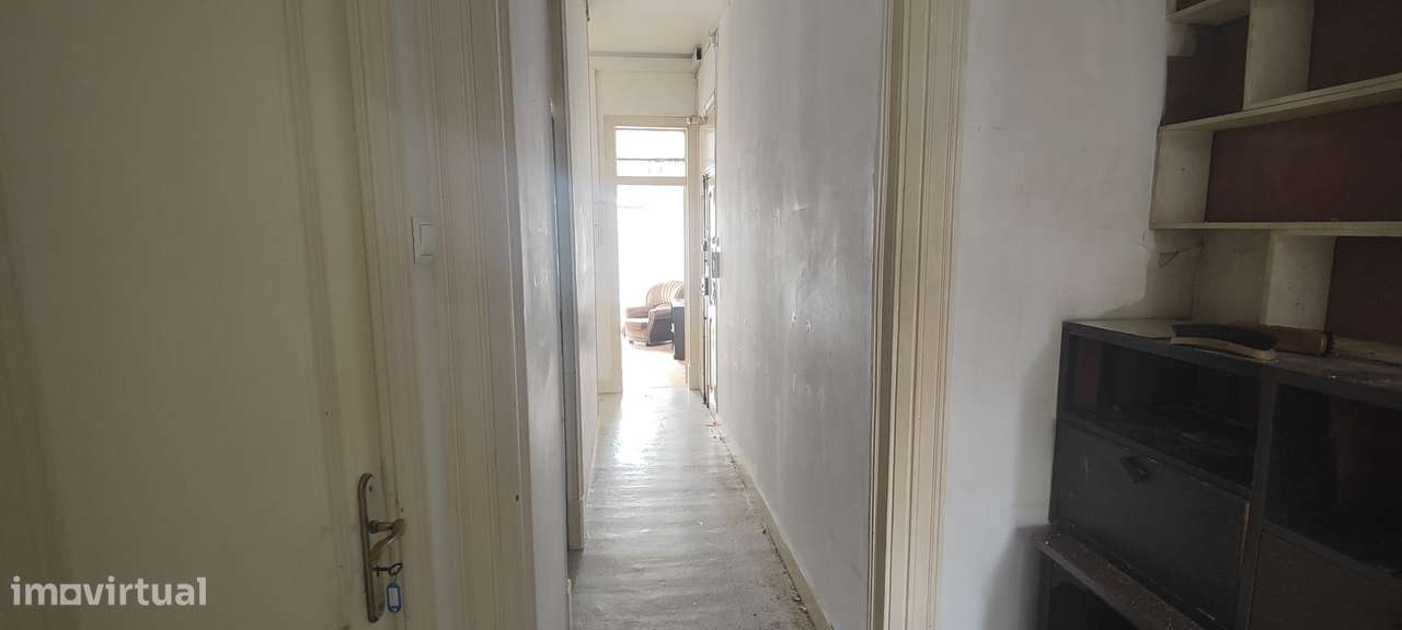 APARTAMENTO T-3 RUA TOMÁS RIBEIRO PARA REMODELAÇÃO TOTAL-37