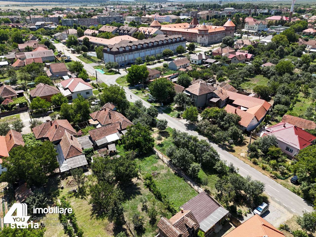 Casa 4 camere în Ineu str.Octavian Goga, teren 1079 mp pe colț - Imagine principală: 4/13