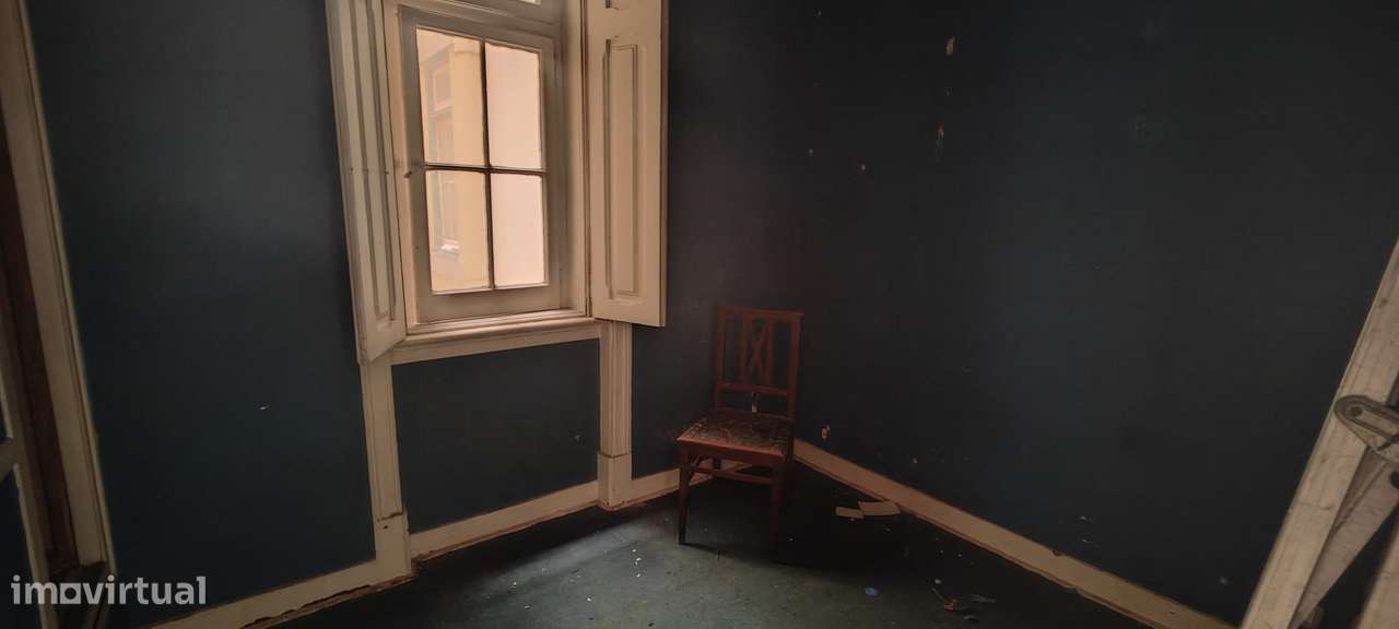APARTAMENTO T-3 RUA TOMÁS RIBEIRO PARA REMODELAÇÃO TOTAL-24