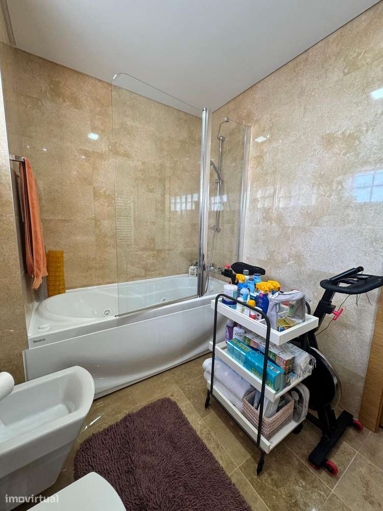 Apartamento duplex T4 com 3  garagens-25