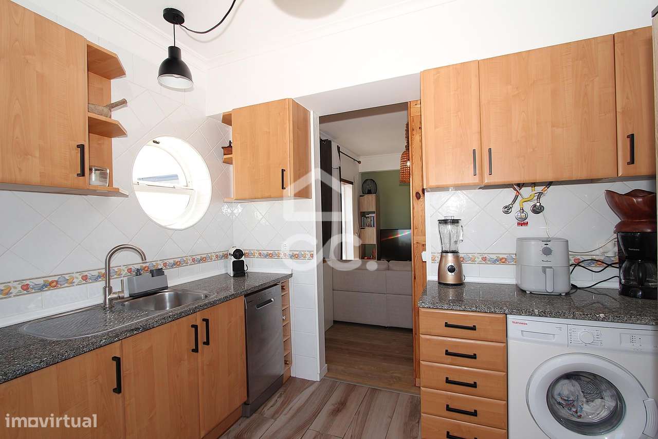 Apartamento T2 com terraço, vista mar e lugar de garagem em Armação de-12