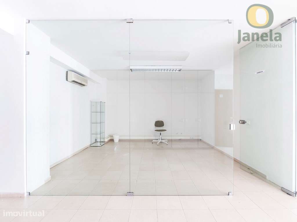 Loja ampla e luminosa no centro de Faro - Grande imagem: 5/10