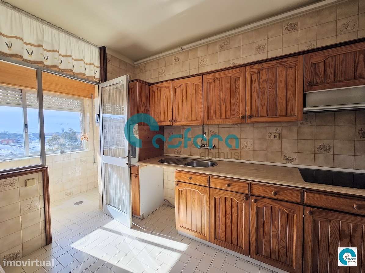 Apartamento T2+1 com Varandas e Garagem em Santa Marinha, Gaia, Porto-11