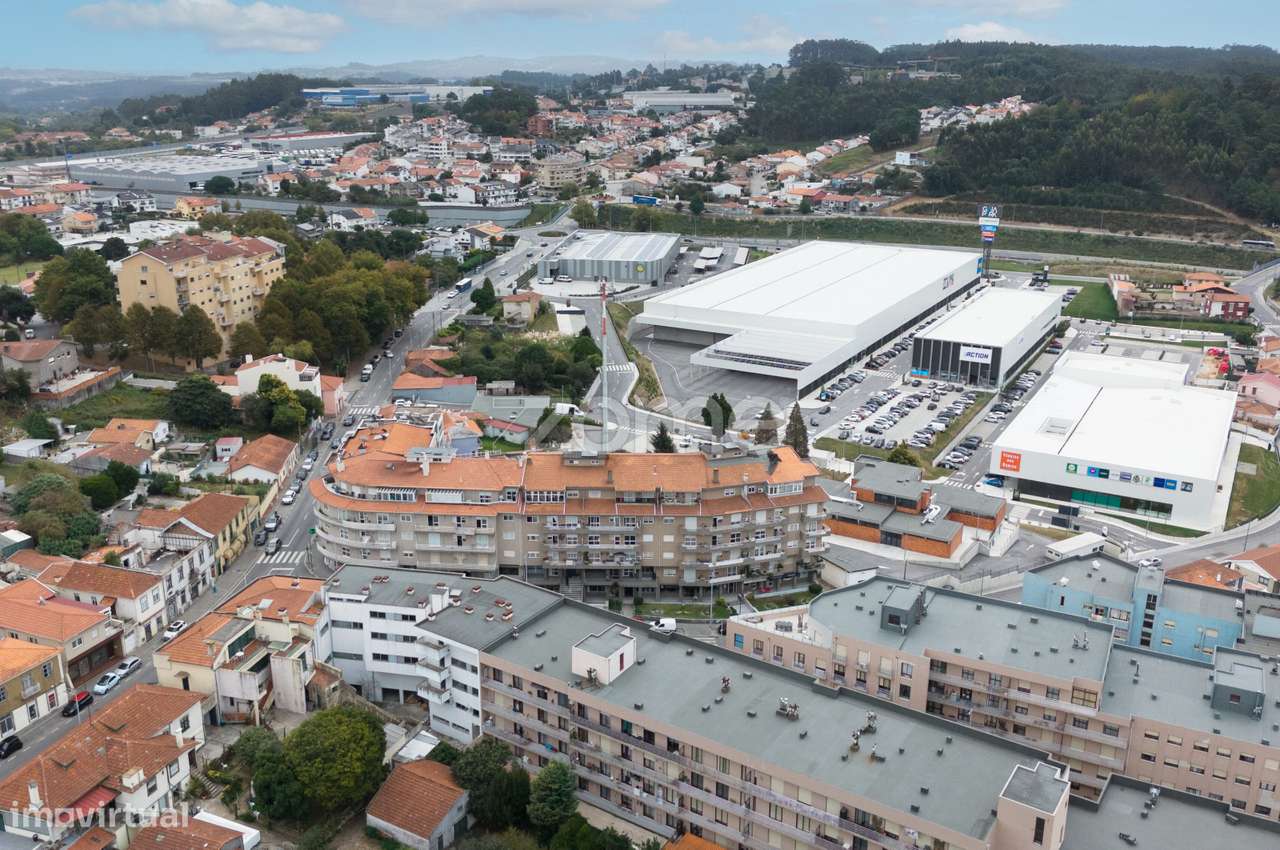 Espaço comercial amplo junto ao Gaia Park, em Vila Nova de Gaia, Po...-2