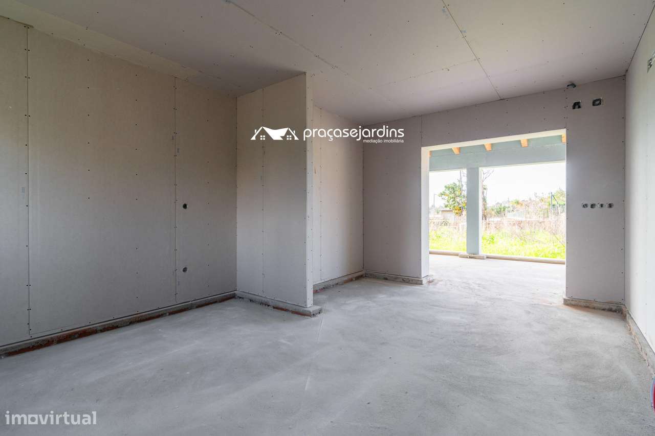 Moradia T3 térrea-8