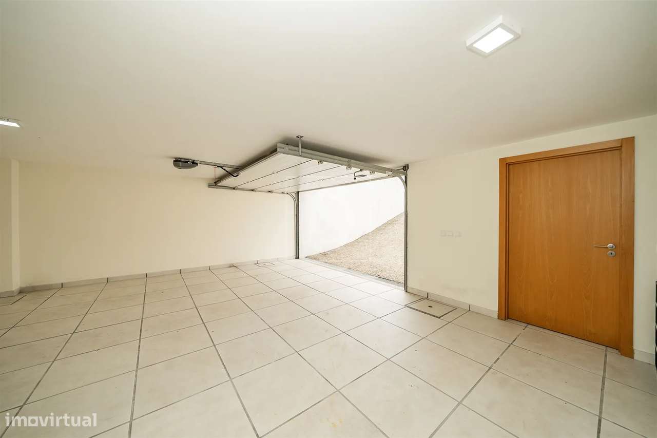 Moradia T4 com 2 Suites em Gamil – Barcelos-37