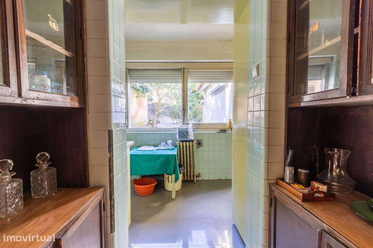 Moradia Estoril Cascais Vista Mar para renovar T6-11