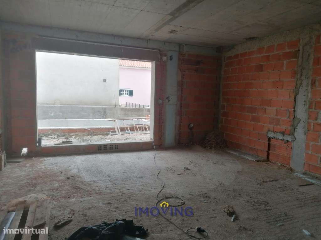 Moradia geminada com piscina em Fernão Ferro-7