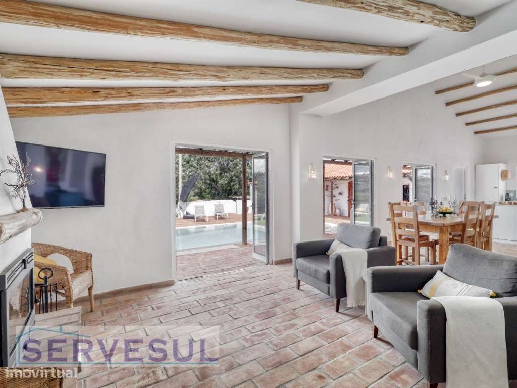 Charmosa Moradia Familiar T3+1 no Campo, inserida num generoso terr...-10