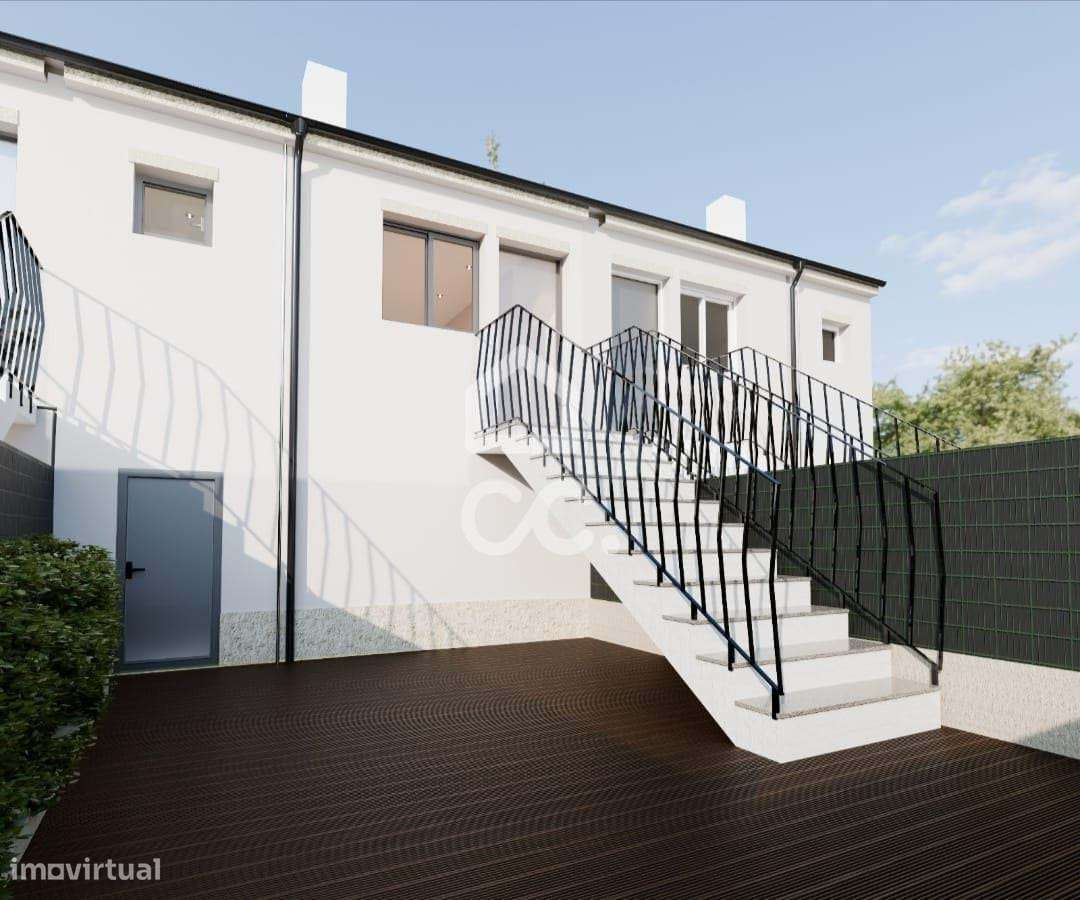 Moradia Geminada T1+1 Renovada Pedroso-8