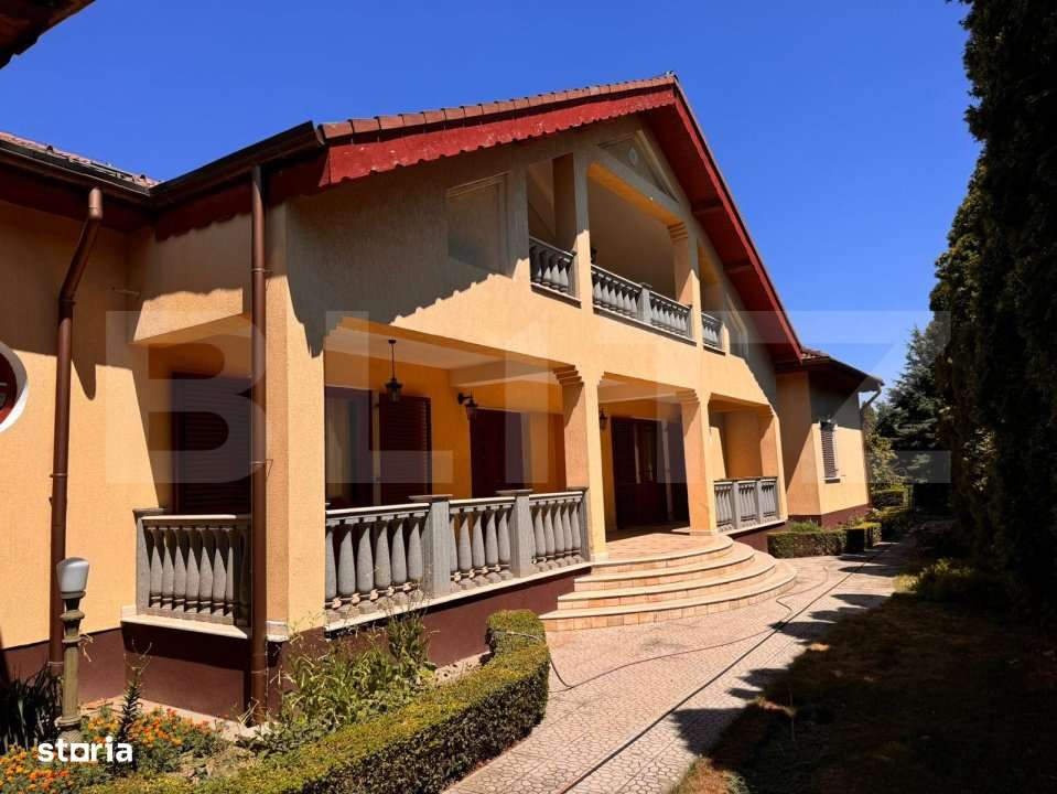 Vila de vanzare, cu 11 camere, 550 mp, zona Bariera Valcii - Imagine principală: 2/13