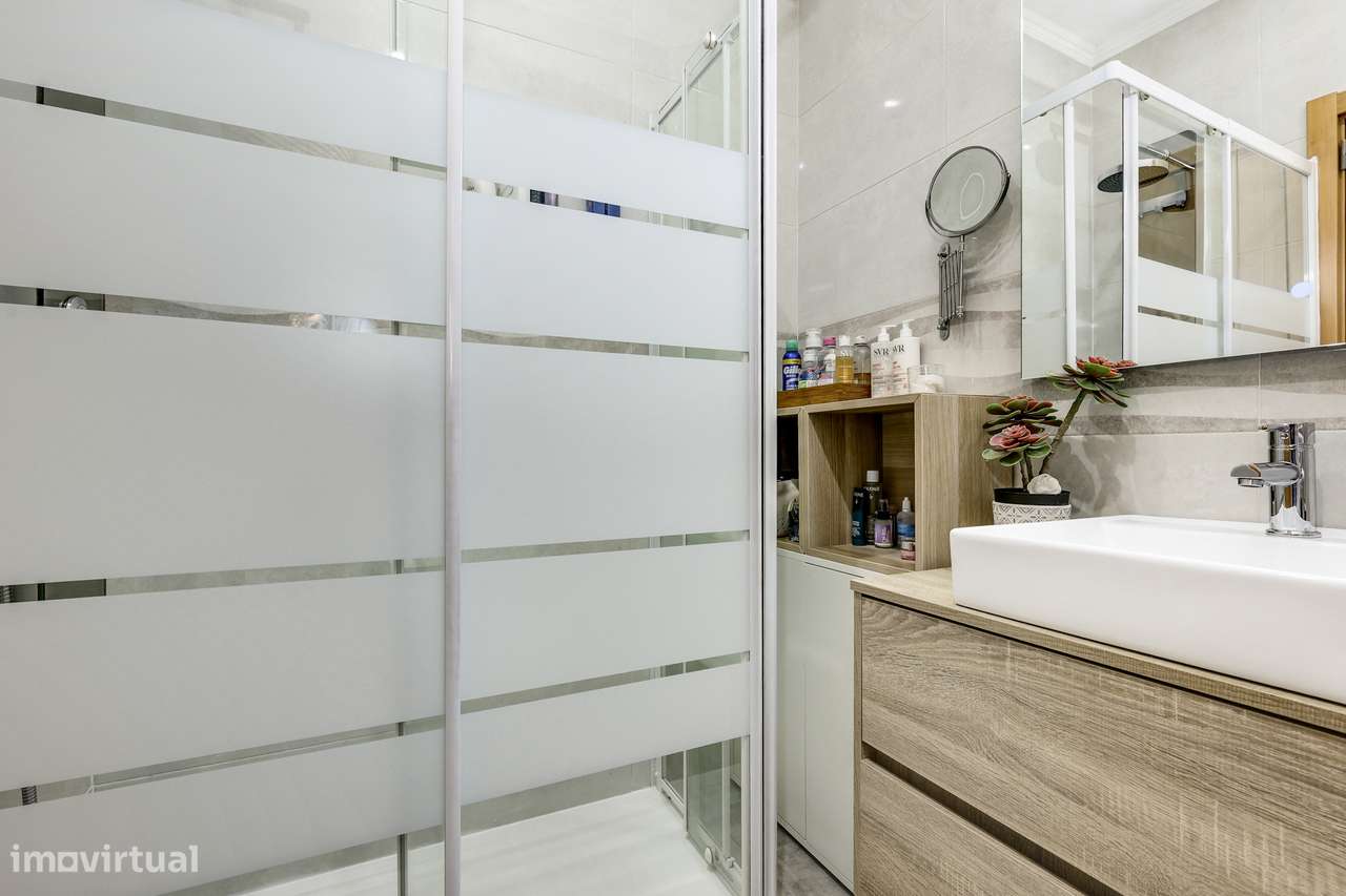 OPORTUNIDADE EM ODIVELAS - T2 COM LOCALIZAÇÃO CENTRAL-9