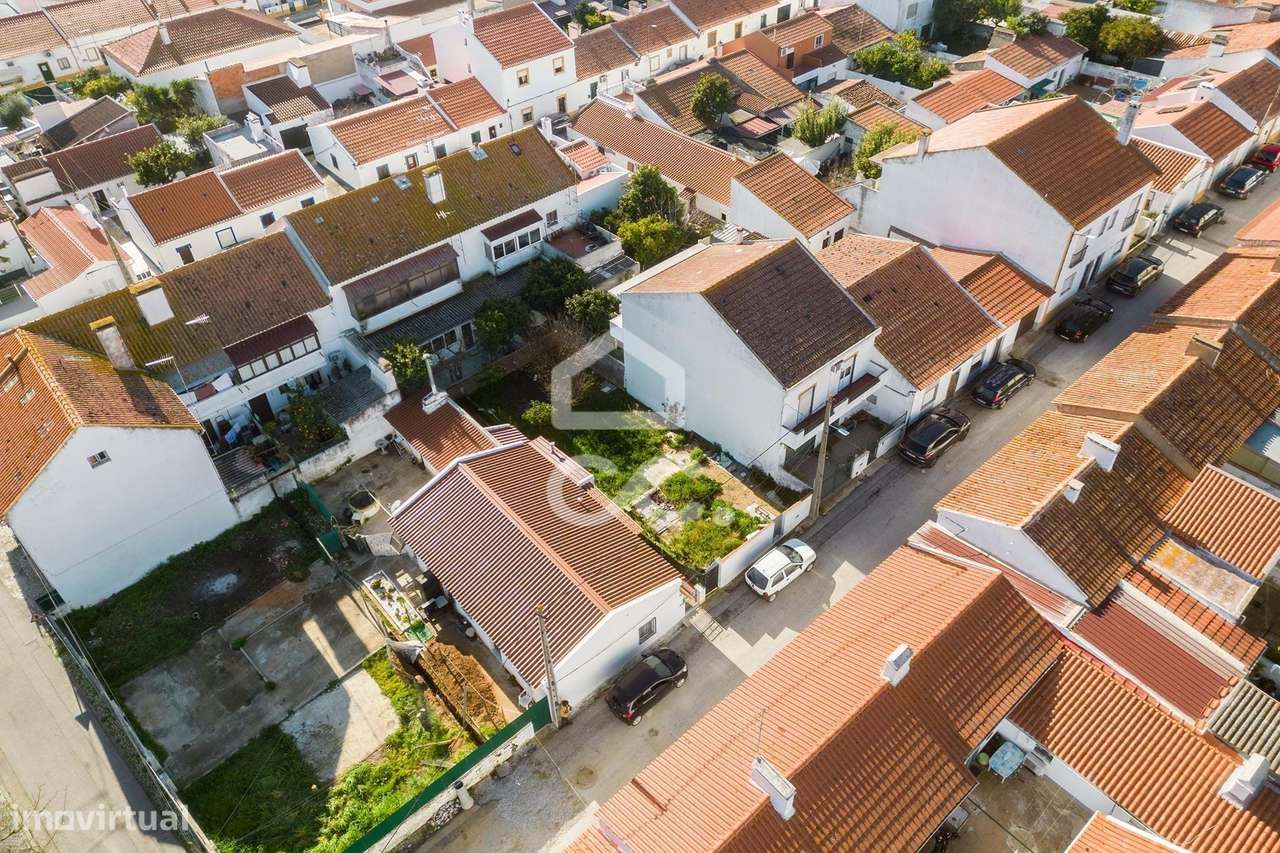 Moradia Unifamiliar T3 NOVA com quintal e garagem | Frei Aleixo (Évora-12