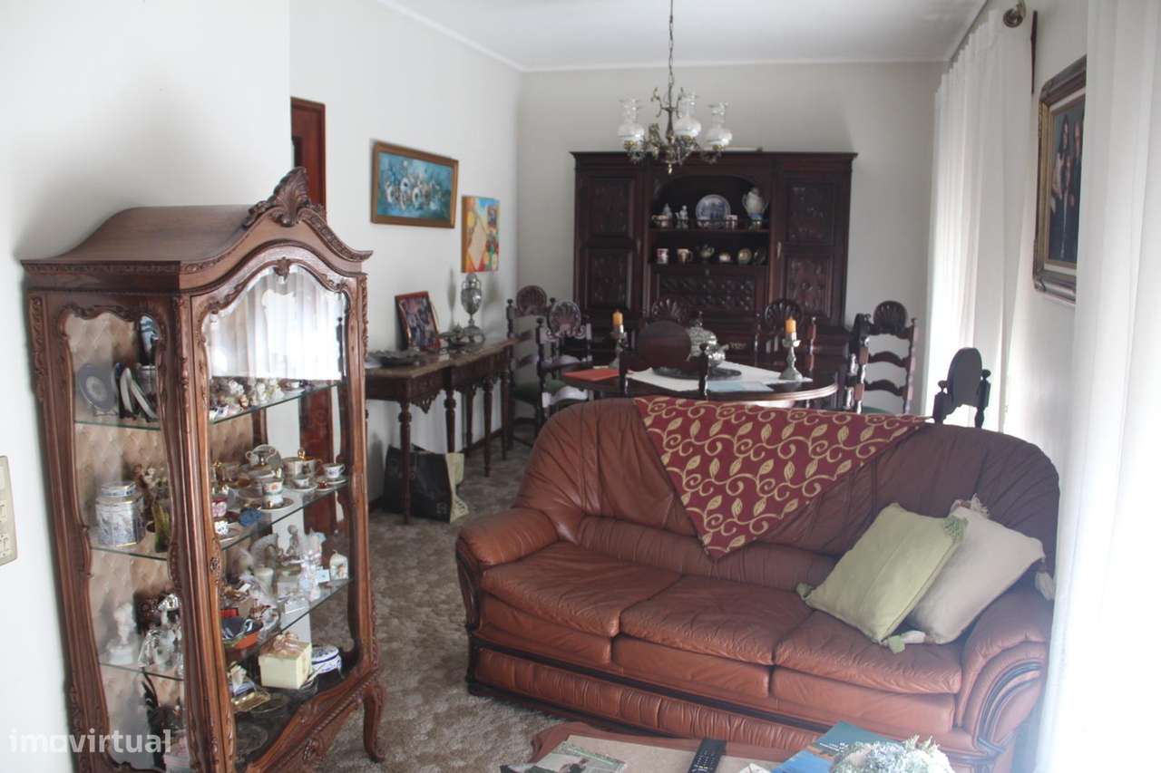 Moradia 4 Frentes lote com 980m2-56