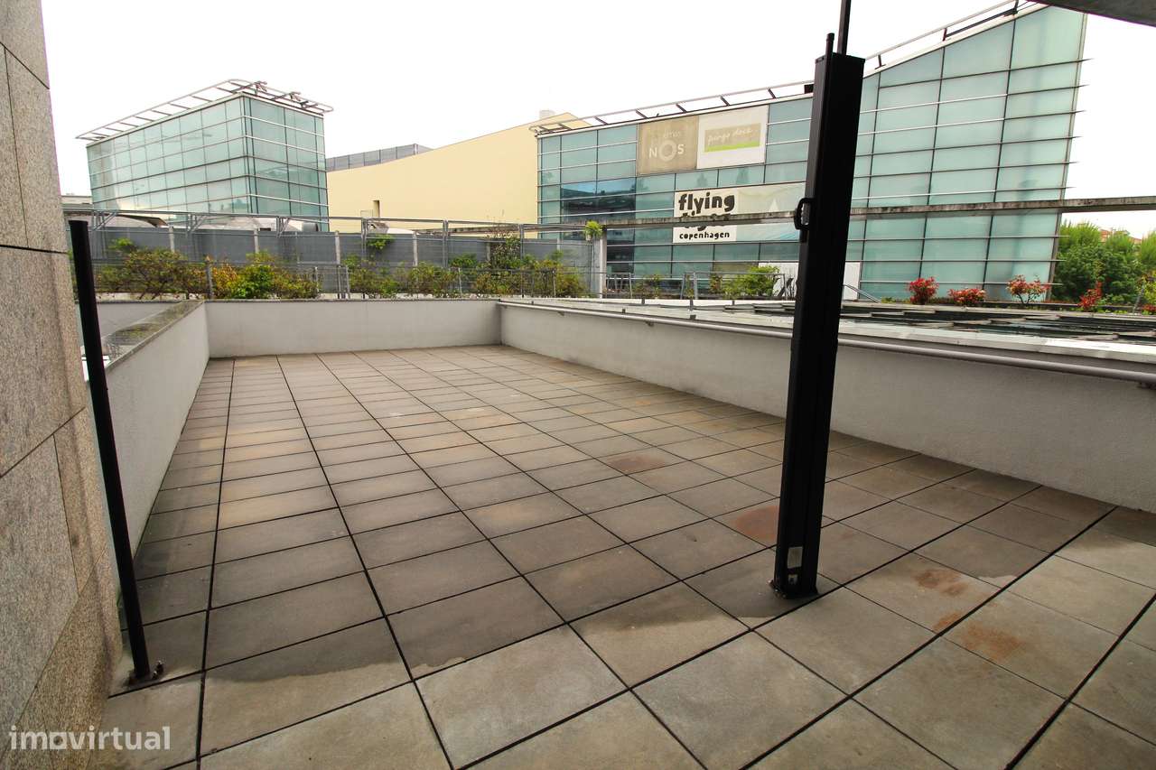 Apartamento T2 com Terraço – Zona do Fórum Viseu-0