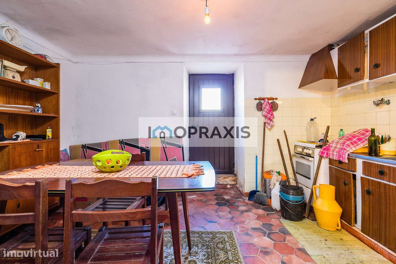 Moradia para reabilitação e terreno em Pedreiras, Porto de Mós-5