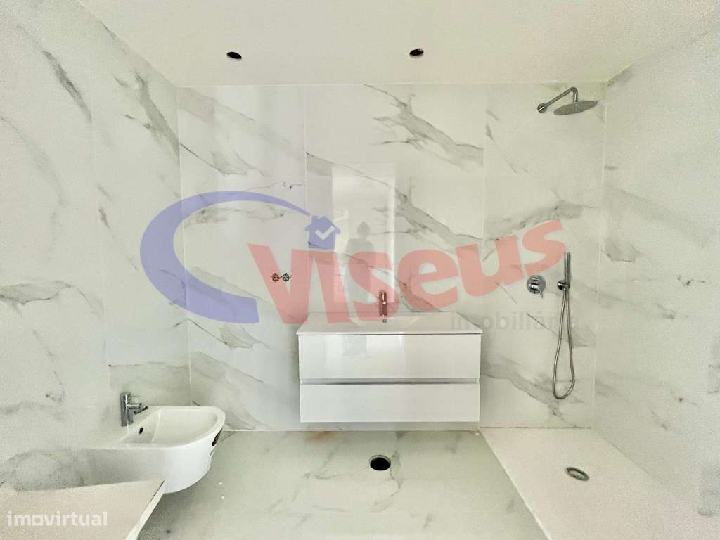 Apartamento T3 Penthouse Coimbrões-30