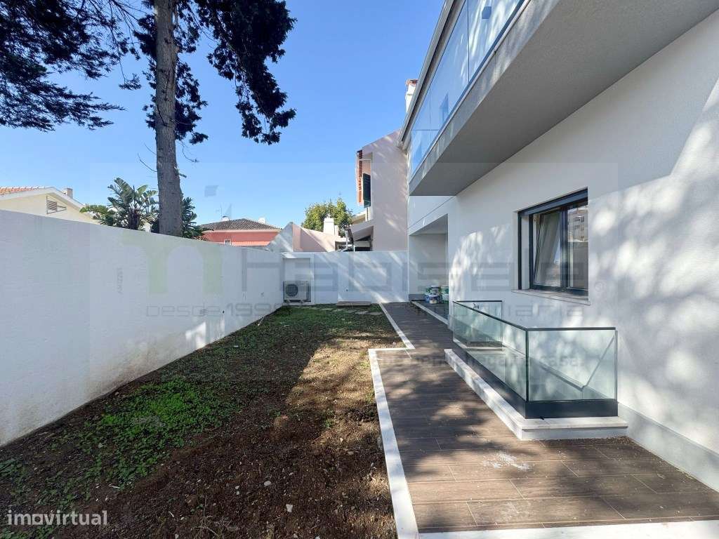Moradia T3+1 NOVA em São João do Estoril - Grande imagem: 4/34