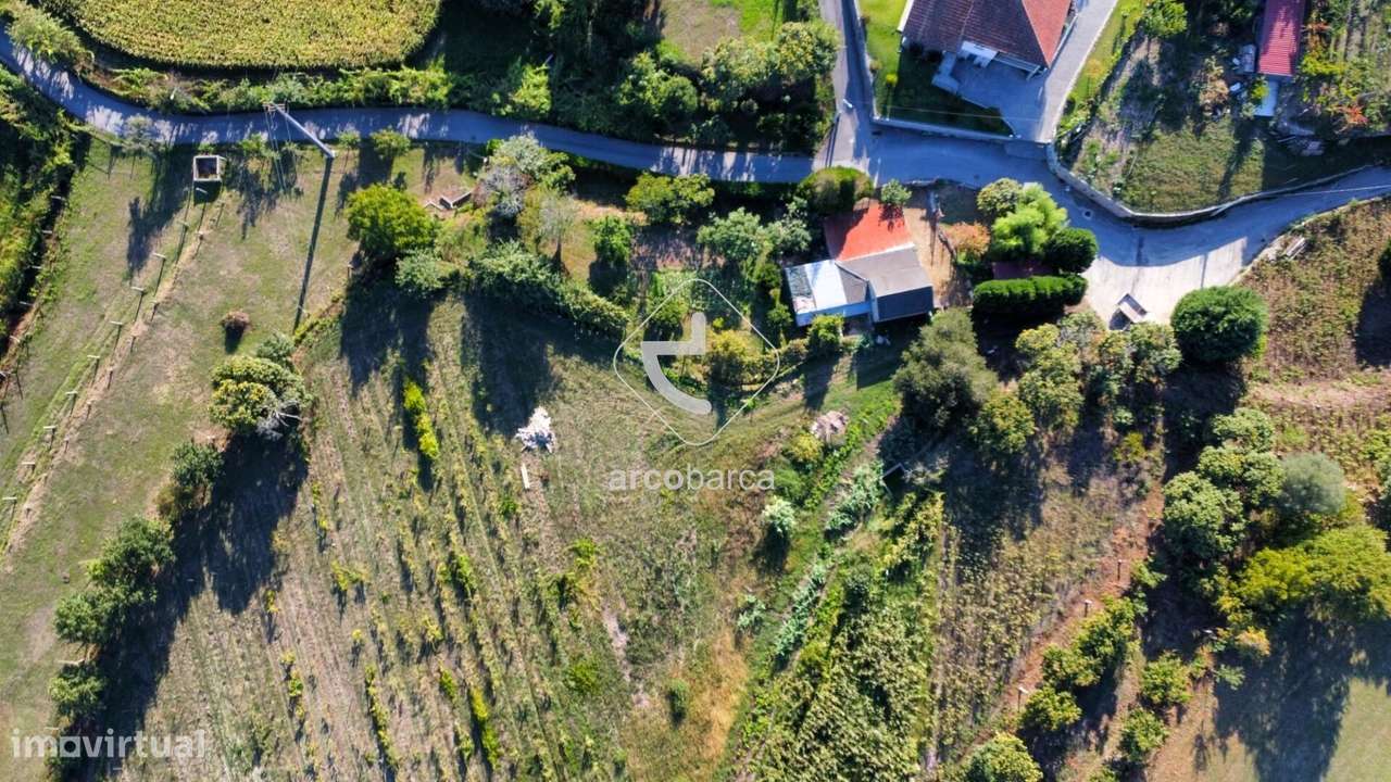 Quintinha com Potencial para Recuperação junto à Vila-37
