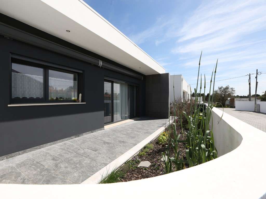 Moradia T3 Térrea de Arquitetura Moderna em Pataias - Grande imagem: 5/29