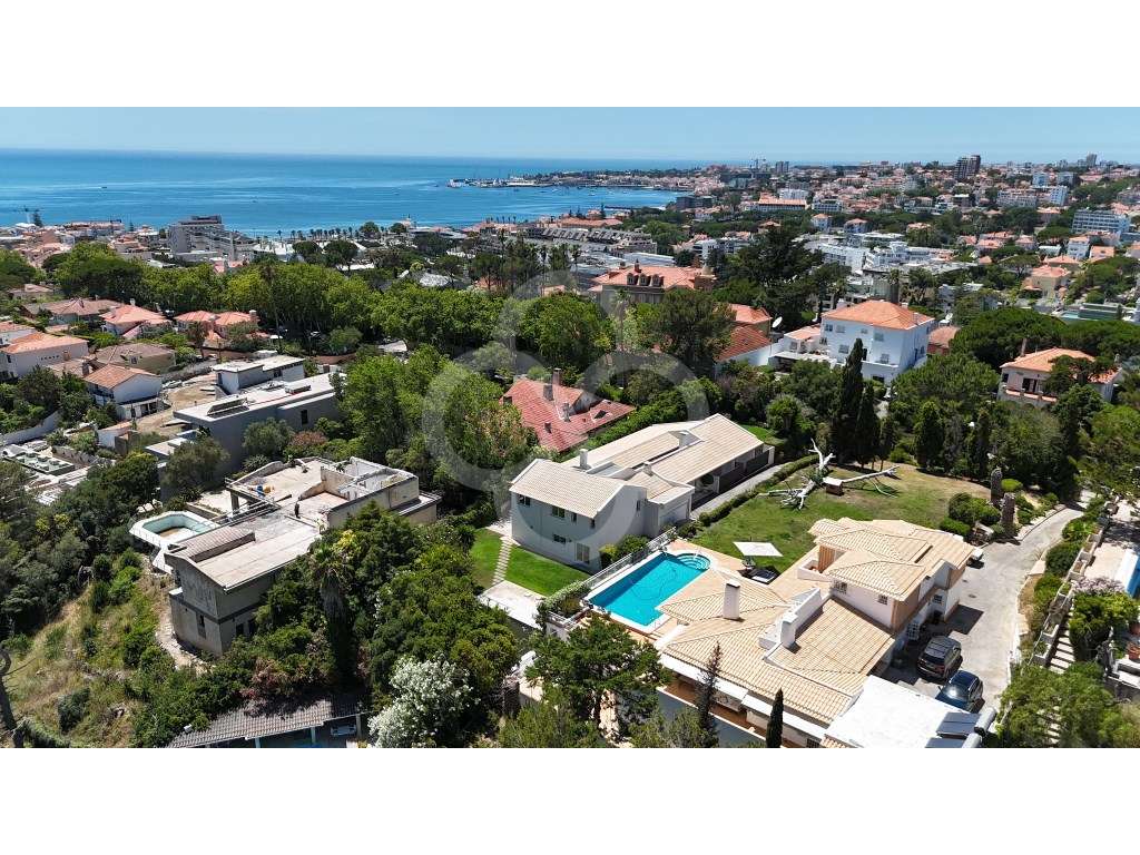 Moradia T6 Isolada no Estoril com piscina e garagem mais espaços ve...-37