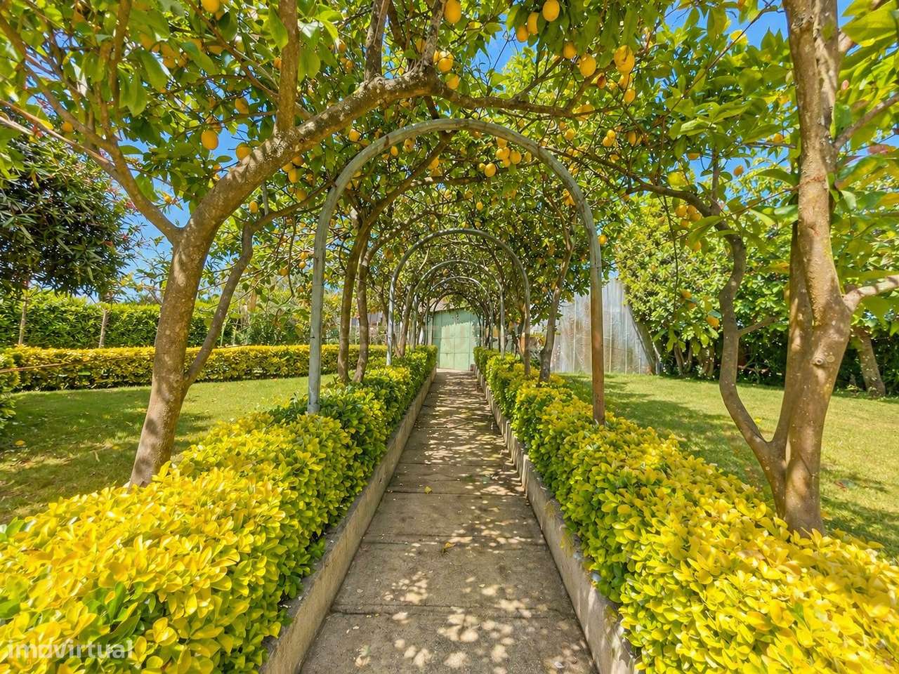 Moradia T3 com excelente privacidade, piscina e grande espaço exterior-24