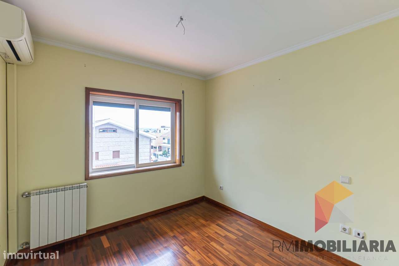 Moradia T4 em Fânzeres-37