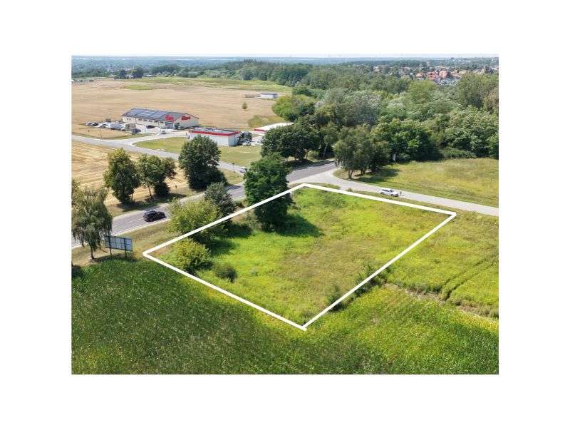 Działka inwestycyjna 1952 m² pod miastem