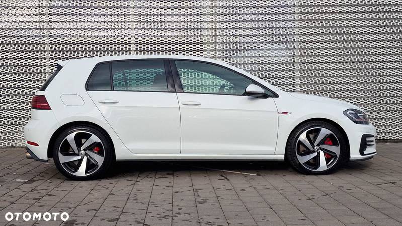 Volkswagen Golf - 10