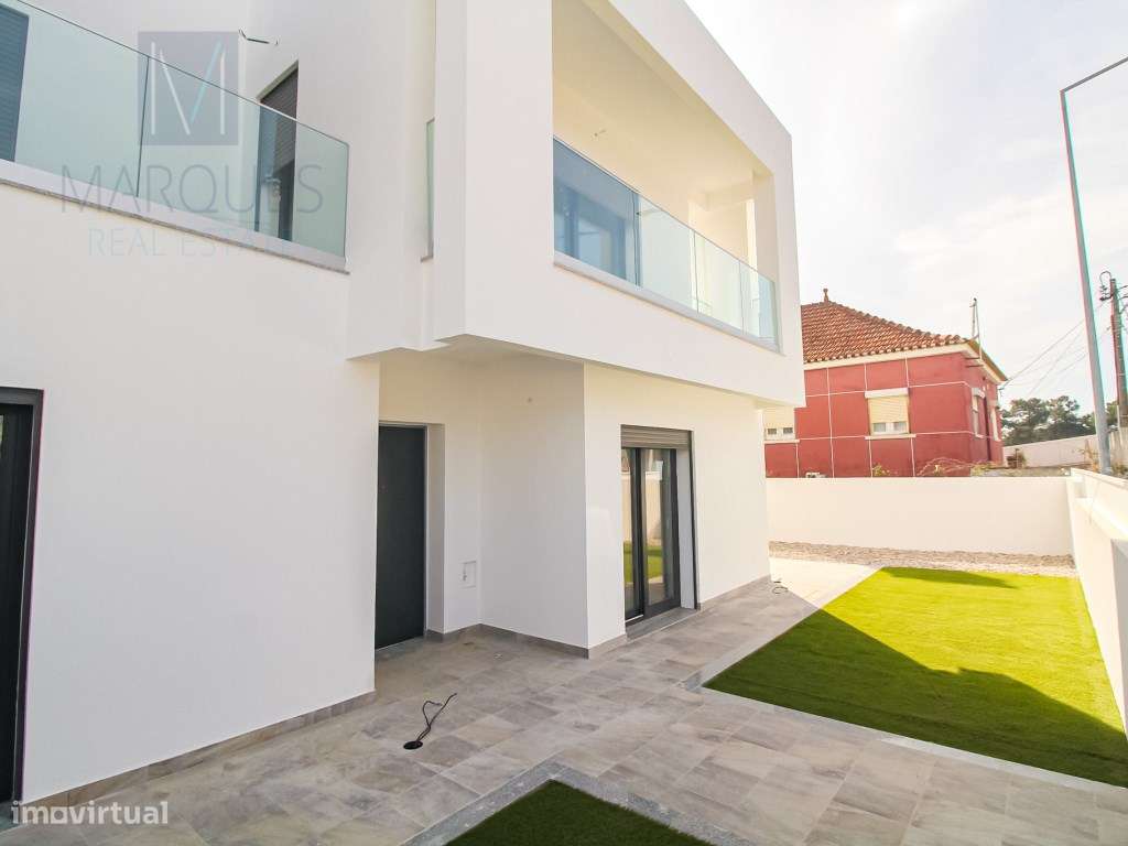 Moradia V4 com Garagem e Logradouro em Vale de Milhaços - Corroios - Grande imagem: 5/39