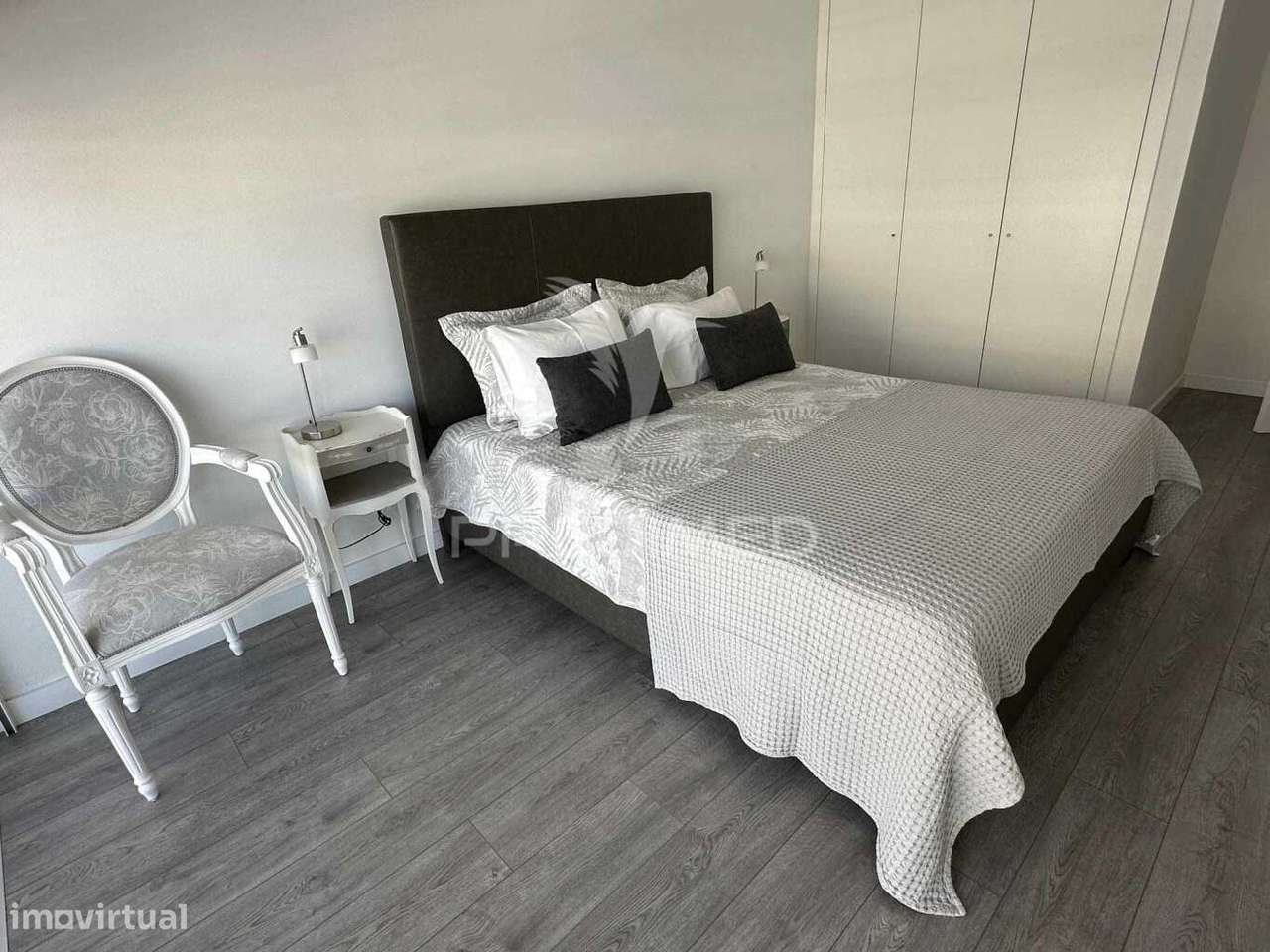 APARTAMENTO T3 SEMI-NOVO , PERTO DA ROTUNDA DO MARQUÊS NO PESO DA R... - Grande imagem: 4/22