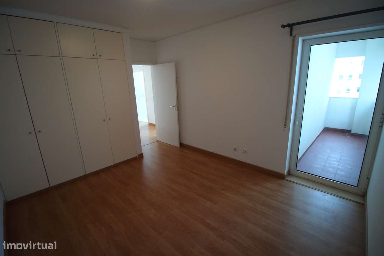 Arrenda-se apartamento T1 no Parque Colombo – Carnide - Grande imagem: 4/24