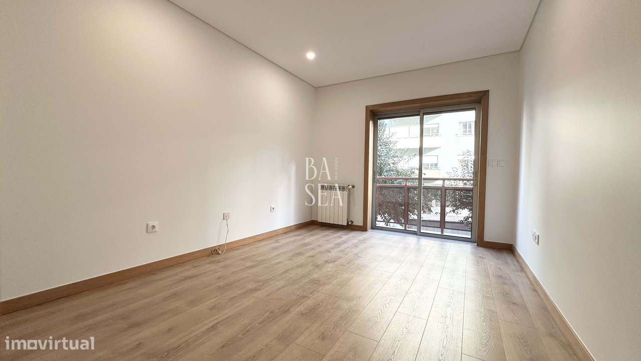 Apartamento T4 em  Nogueiró com uma box para 2 carros .-11