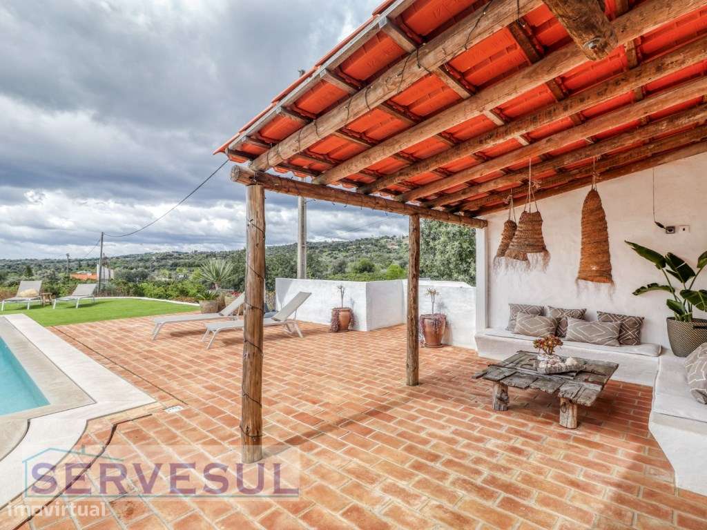 Charmosa Moradia Familiar T3+1 no Campo, inserida num generoso terr...-34