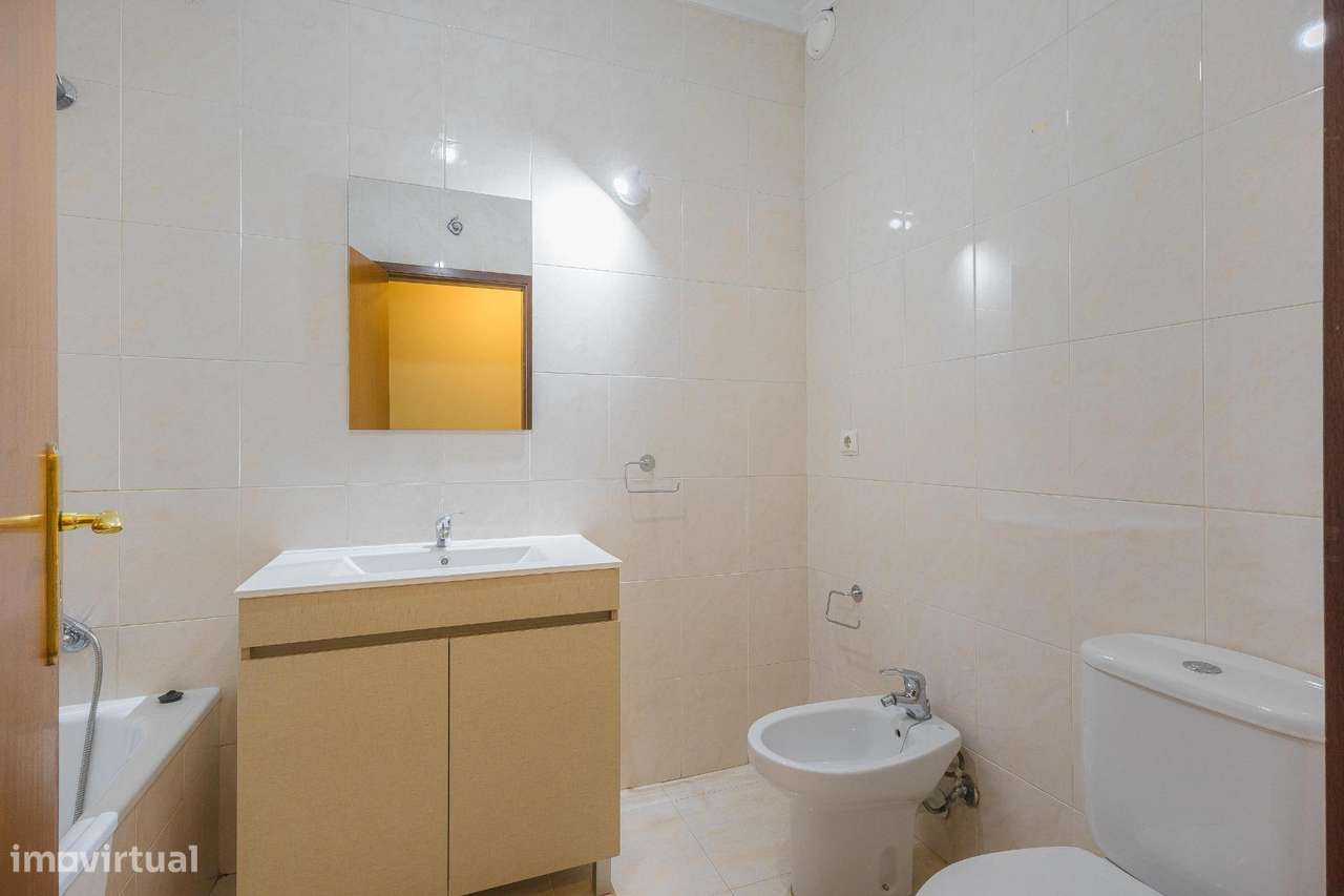 Apartamento T3 com Duas Garagens Fechadas em Águas Santas, Maia-31