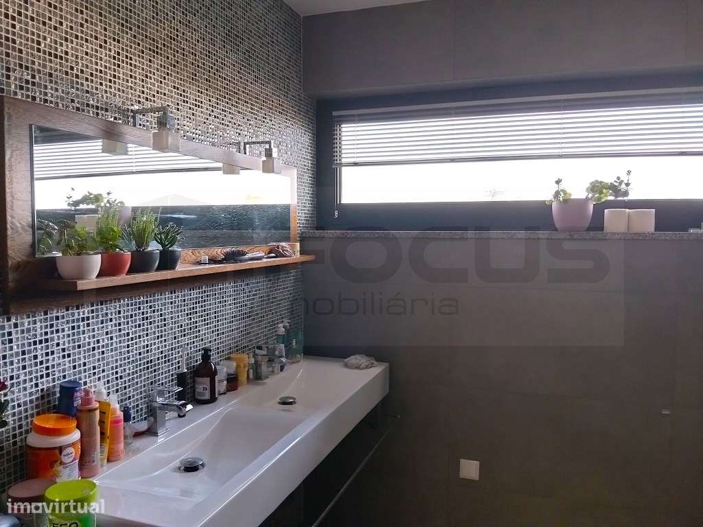 Moradia T4 de arquitetura contemporânea, às portas da cidade - AVEIRO-24