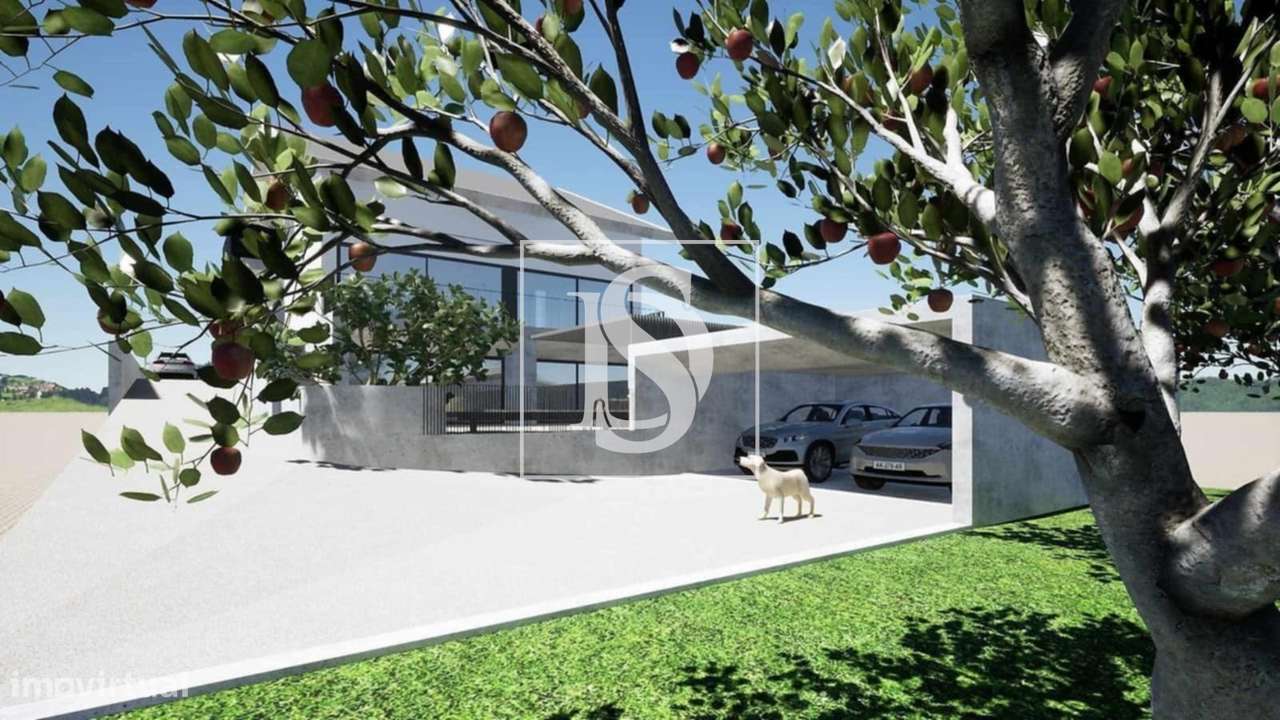 Moradia T4 de três pisos inserido num terreno com 1188m2. Exclente pot-20