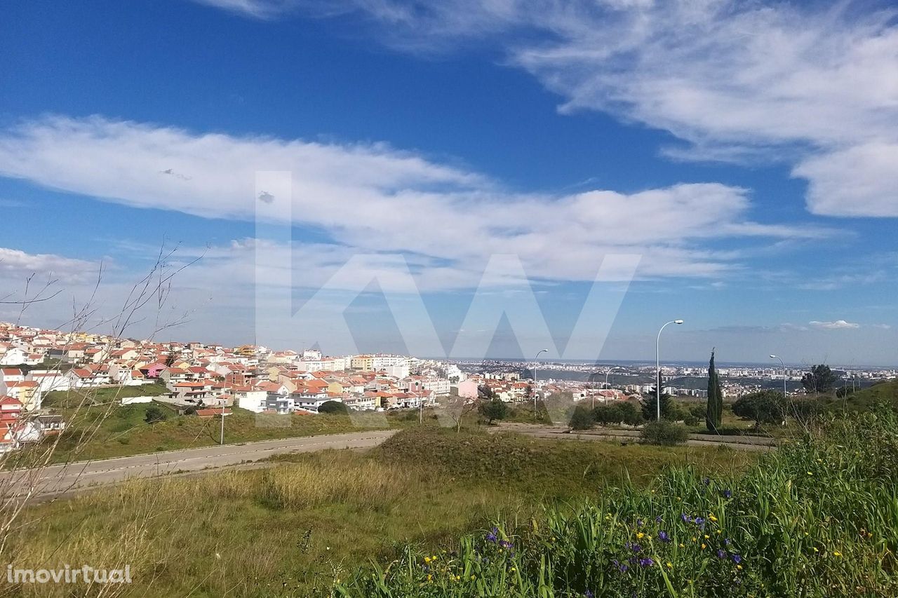 Lote de Terreno Urbano com 520 m2 para construção | Urbanização Moinho