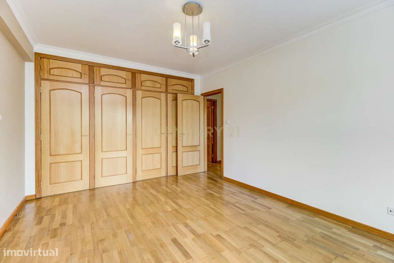 Apartamento T2 com Terraço e Arrecadação para Arrendamento | Alto da M - Grande imagem: 4/23