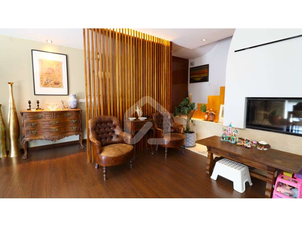Penthouse T3 Duplex, com terraço no Centro da Cidade-6