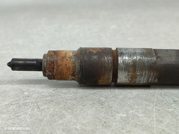 Injector Volkswagen Passat (3B2) - 2