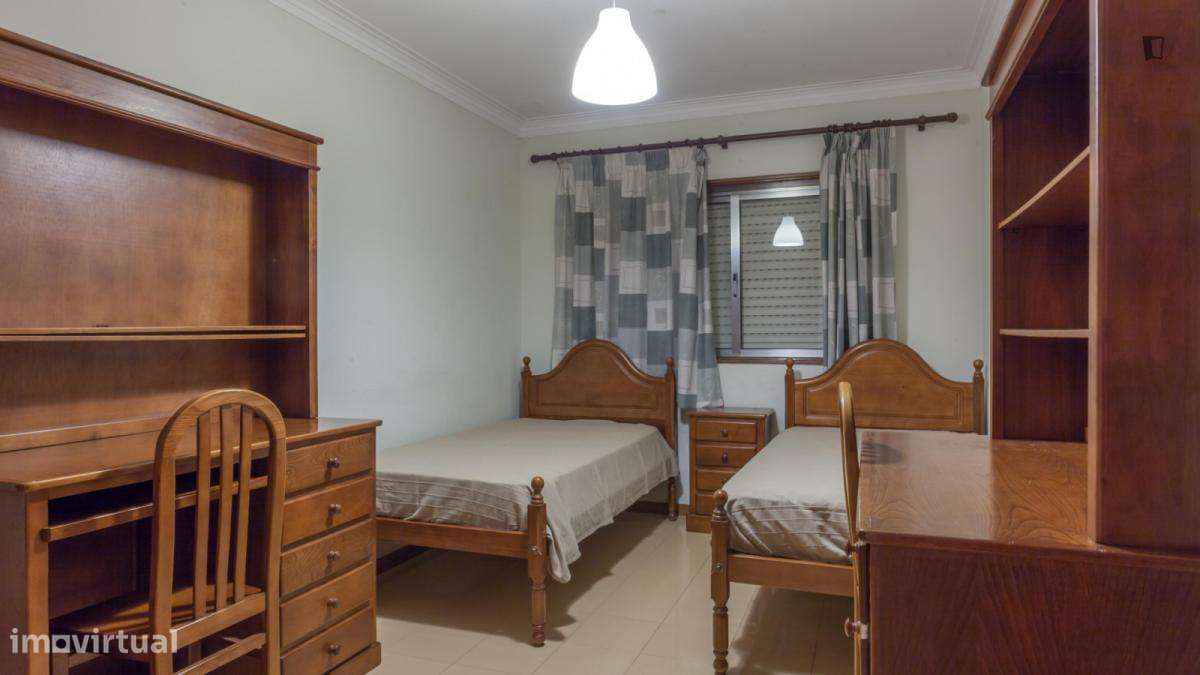 Quarto - localizado em Maia - Grande imagem: 2/28